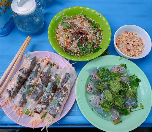Nem cuốn bò khô